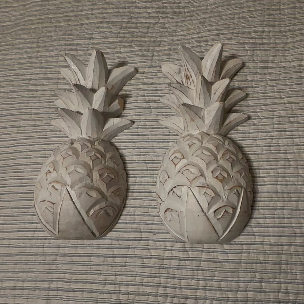 Wood pineapple distressed wall art, 2 halves, one leaf tip missing, used